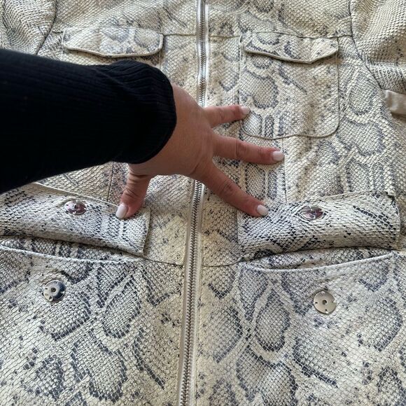 Elie Tahari Gwen Snake Suede Front Jacket Size Medium - Picture 9 of 16